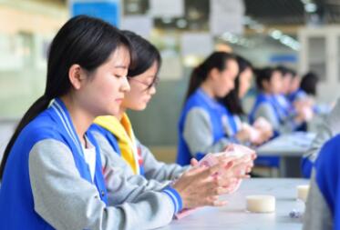 初中毕业生考不上高中，怎么选中专和五年制大专呢？