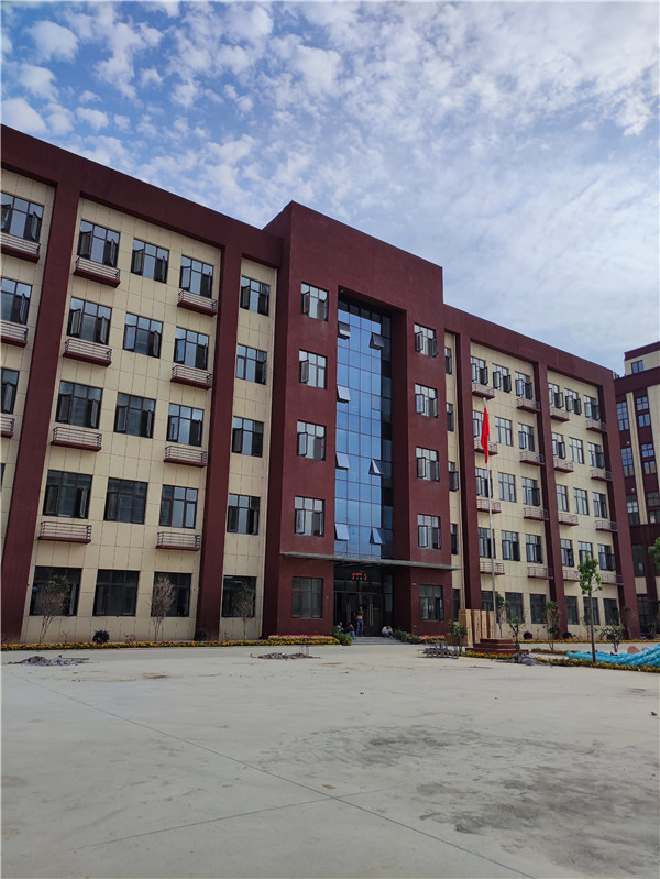 河南省工业学校在荥阳有校区吗？