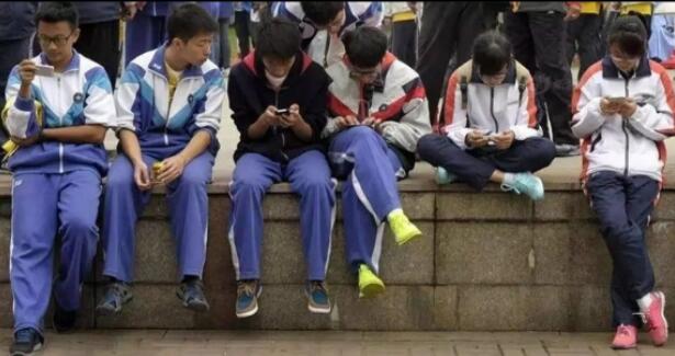 公办中专收手机吗河南（中专强制收手机合理吗）
