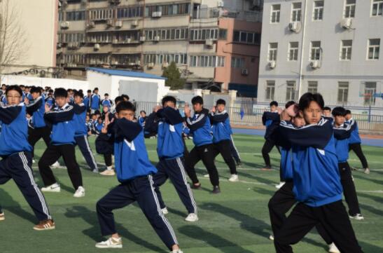 河南3+2郑州公办中专学校河南省工业学校网上可以报名么