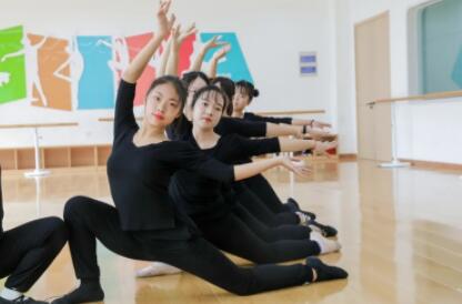中专毕业建议去干嘛？去读大专吗？