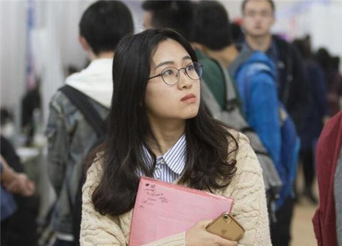 中专毕业是念大专好还是工作好一点