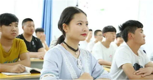 66年毕业的中专生相当于现在的什么水平？