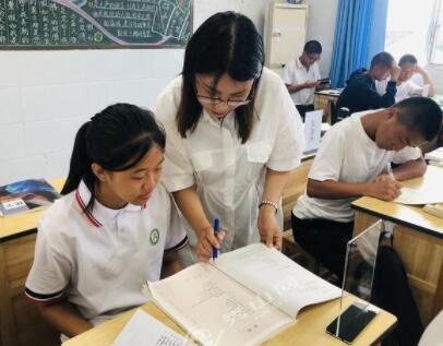 学校对老师的考核是怎么回事？