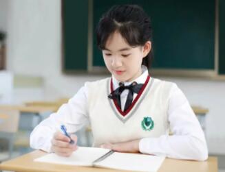 河南省工业学校一周上几天课？周末上课吗？